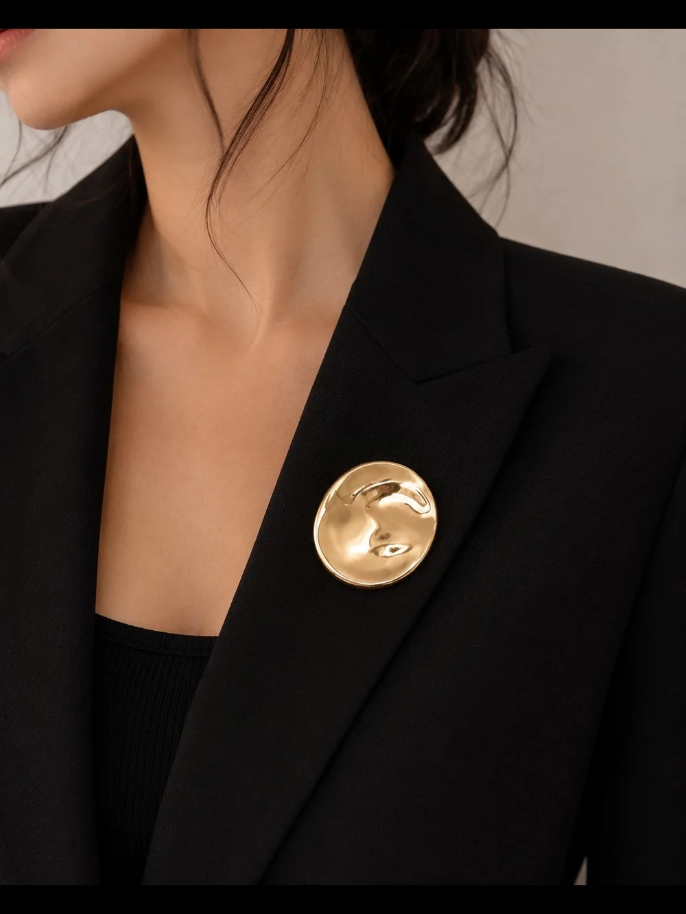 Luxury Gold Sculpted Disc Brooch for Women